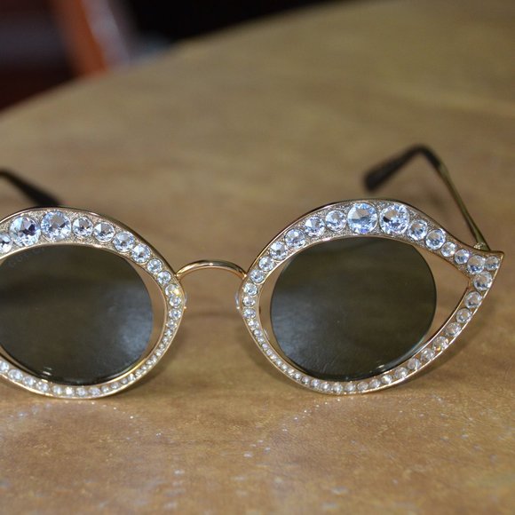 NWOT RARE SPECIAL EDITION GUCCI EMBELLISHED CRYSTAL LIPS CAT EYE SUNGLASSES